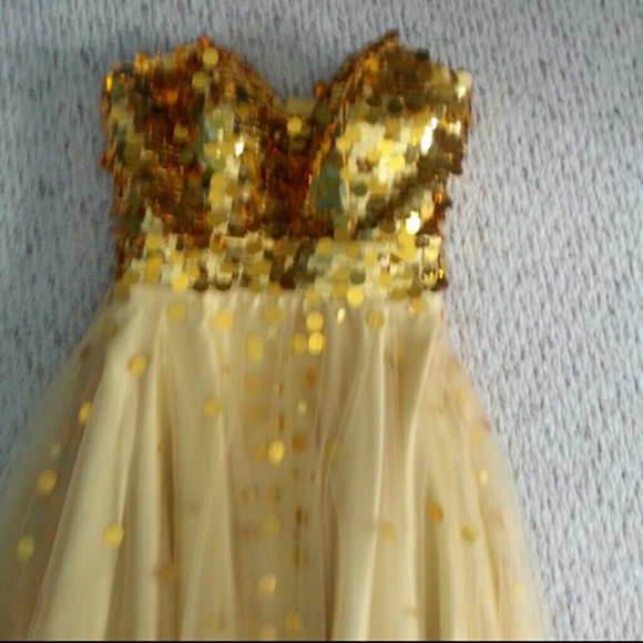 Prom dress - Picture 2 of 4