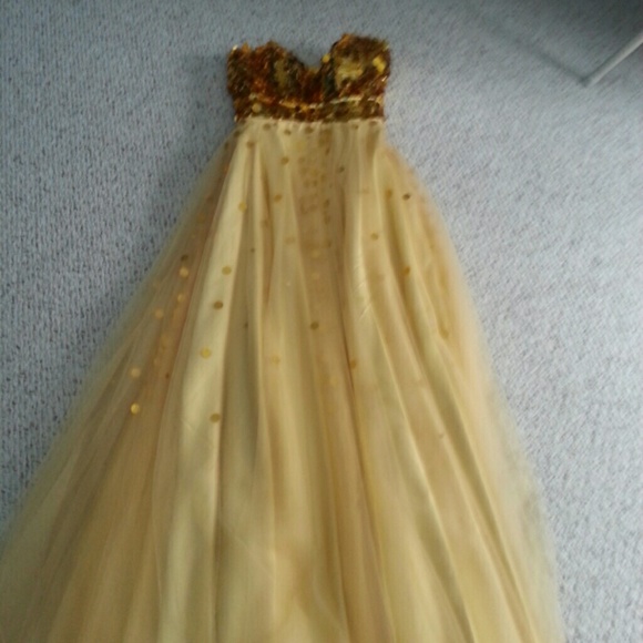 Prom dress - Picture 3 of 4