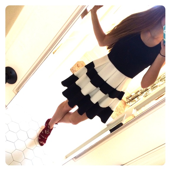 ◻️Black and White Dress◼️