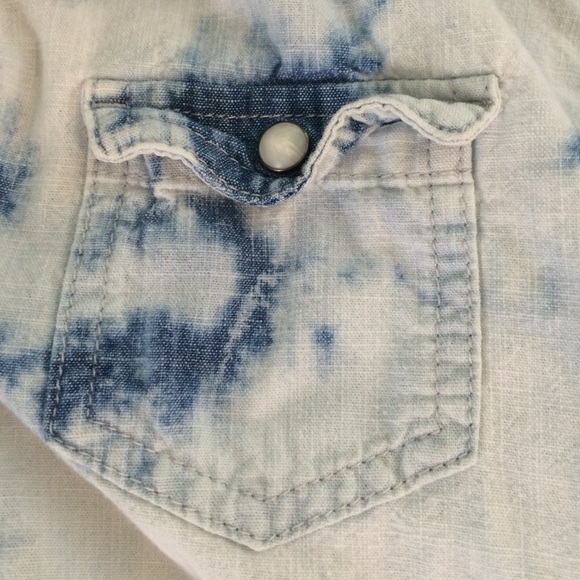 American Eagle outfiters tie die button down denim - Picture 3 of 3