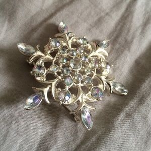 Snowflake pin