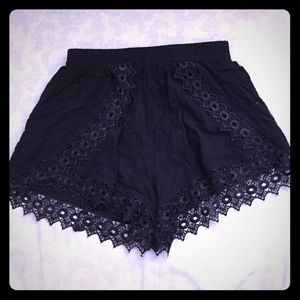 ▪️▪️ Mandee's black shorts with design ▪️▪️