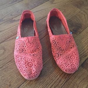Coral colored toms!