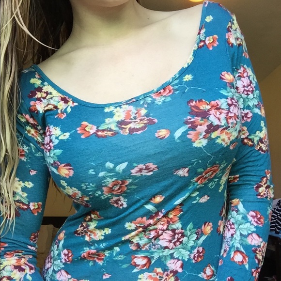 Floral top. - Picture 2 of 4