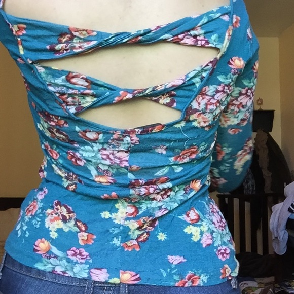 Floral top. - Picture 4 of 4