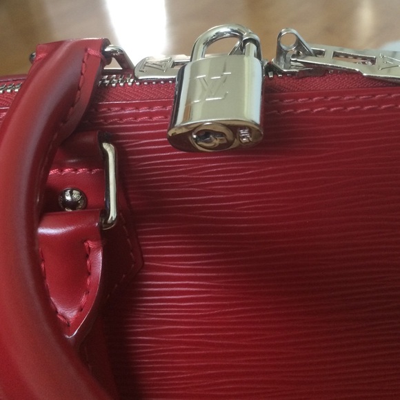 Louis Vuitton GM Alma Epi Authentic purse - Picture 4 of 4