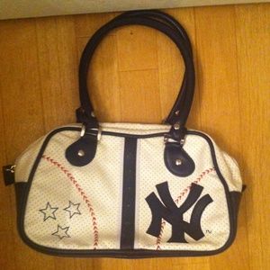 Bundle Yankees handbag. Juicy key, whiting&davis