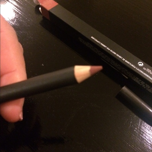 MAC Whirl Lip Pencil