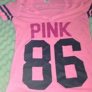VS PINK shirt sleeve shirt.