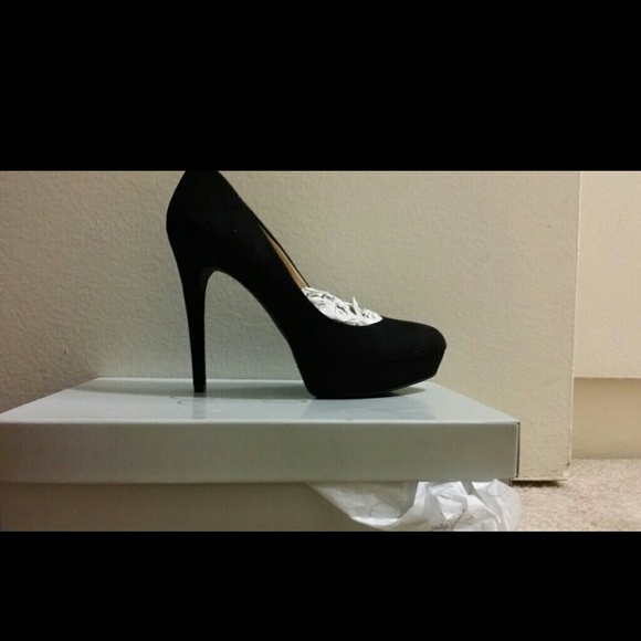 Jessica Simpson basic black