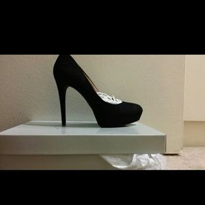 Jessica Simpson basic black