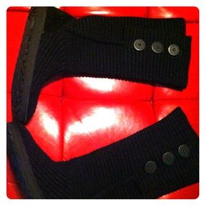 Uggs black sweater type size 8