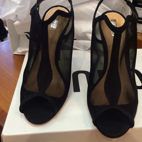 Schutz mesh heel ! Size 7 left only - Picture 2 of 2