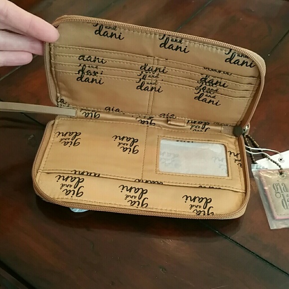 SOLD Bundle Wallet - Picture 2 of 2