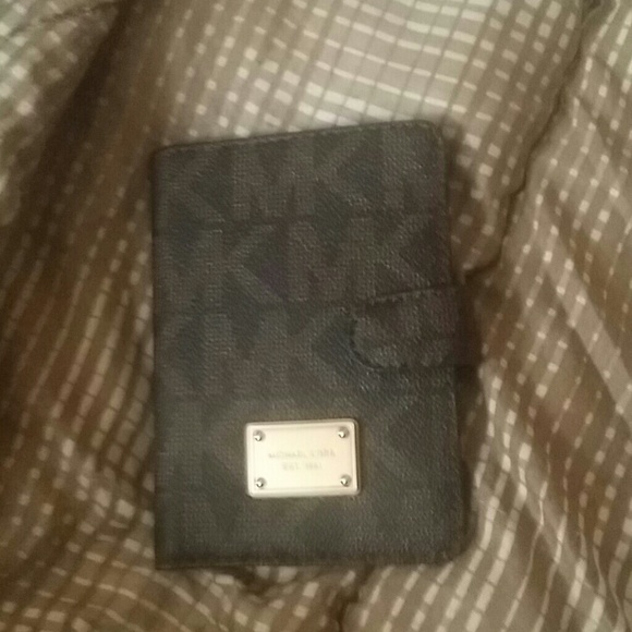 MK signature Passport case