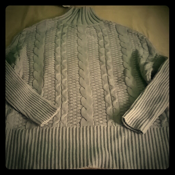 NEW Old Navy cable knit turtle neck sweater