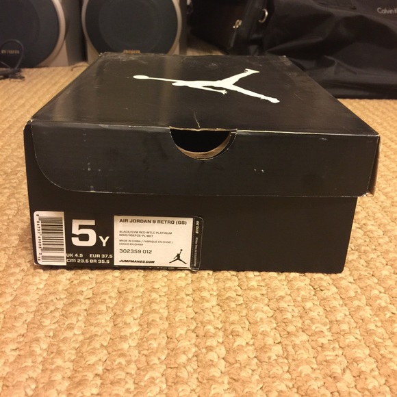 Retro 9 Kilroys