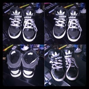 🔴negotiable price 🔴Kids high top black n white