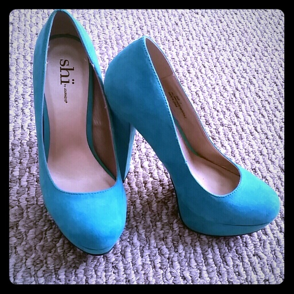 Mint green heels, never been worn.  NWOT!