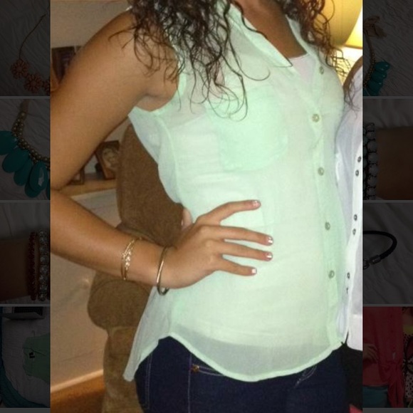 Mint green button up short sleeve collared shirt