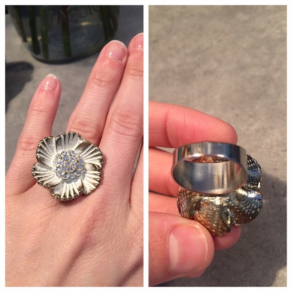 Charlotte Russe Jewelry - 🚨FLASH SALE🚨 Charlotte Russe flower ring