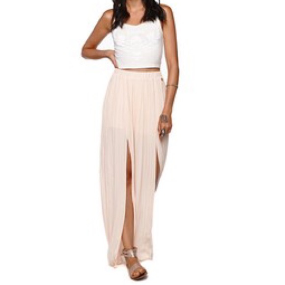 ✨NWT Pleated maxi skirt with side slits