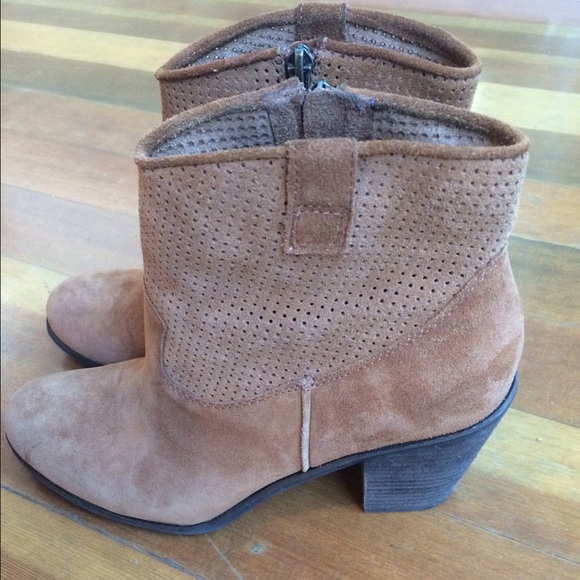 Vince Camuto Tan Suede Booties size 10 - Picture 1 of 4