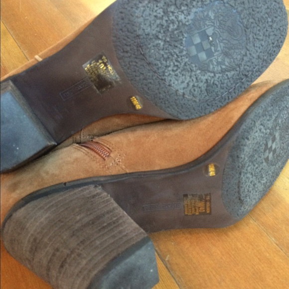 Vince Camuto Tan Suede Booties size 10 - Picture 4 of 4