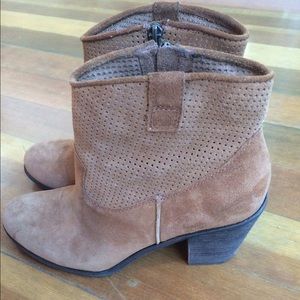 Vince Camuto Tan Suede Booties size 10