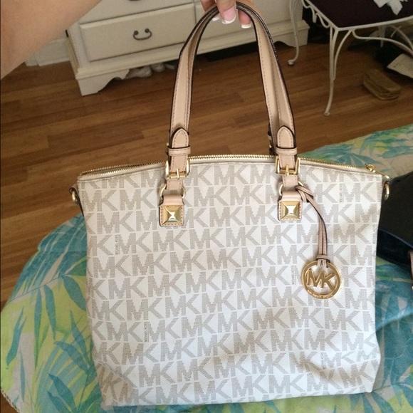 Michael Kors bag - Picture 1 of 4