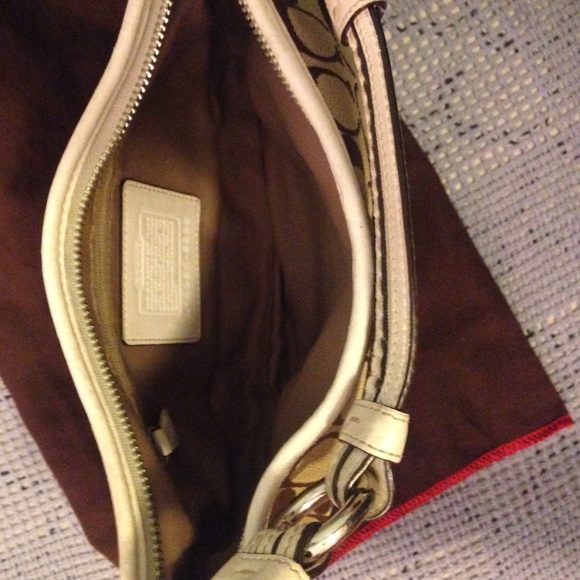 How To Wash A Bag With Leather Straps Ehow How To Wash A Bag With Leather Straps Ehow