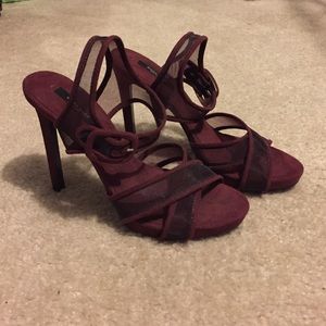 Zara Sandal, sz 8/38, can fit a size 7.5. Like new