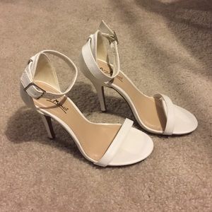 Anne Michele, White Leather sandal. Mint Condition