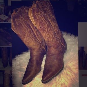 Justin Cowgirl Boots!