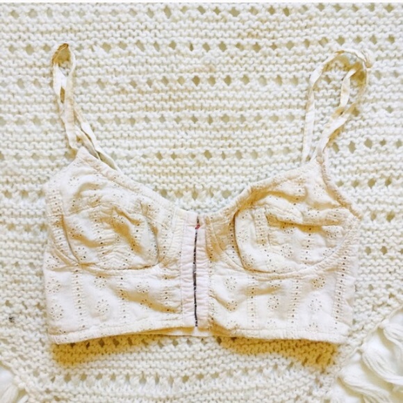 Creme bralette