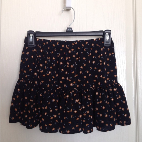 Forever 21 Ditsy Floral Ruffle Skirt