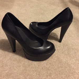 Aldo Black leather, platform pump