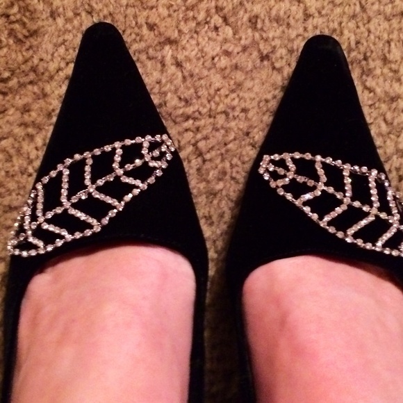 Black Velvet Dressy Heels Diamond Leaf Accents 6.5 - Picture 5 of 8