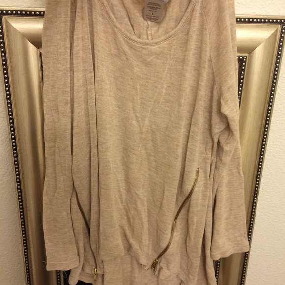 Small or Medium-- 3/4 Sleeve Top with Gold Zippers