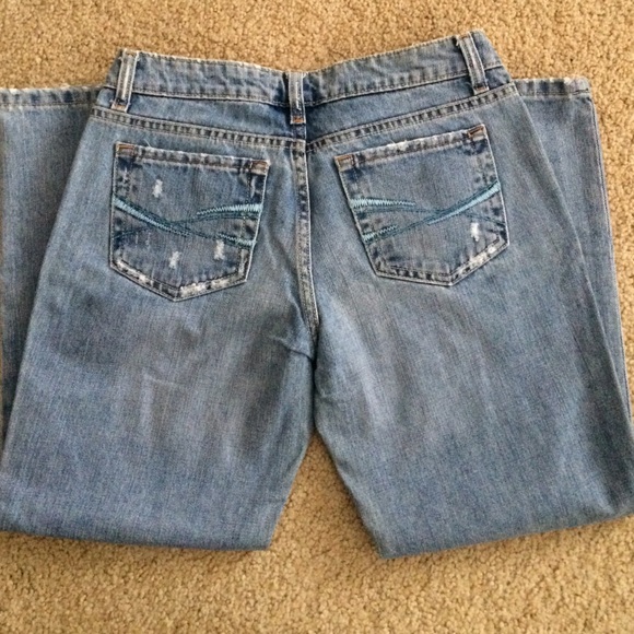 Aeropostale Distressed Denim Capris - Picture 2 of 2