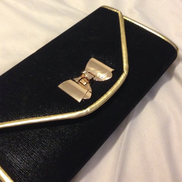 Host Pick!' 🎉👍🏻 black and gold clutch!