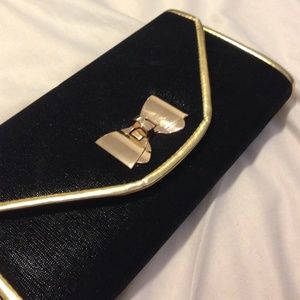 Host Pick!' 🎉👍🏻 black and gold clutch!