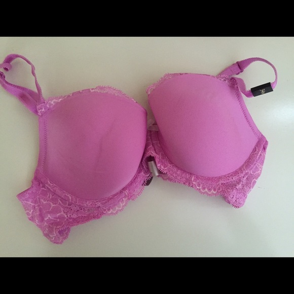 Victoria's Secret Angel Demi bra.