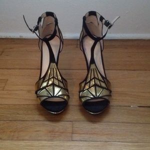 Boutique 9 Gold and black T strap heel