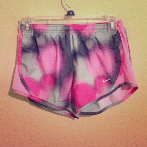 NIKE DRI FIT SHORTS!❤️ - Picture 1 of 2