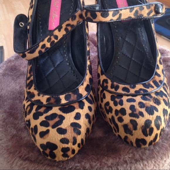 Preloved Betsey Johnson animal pumps- make offer!!