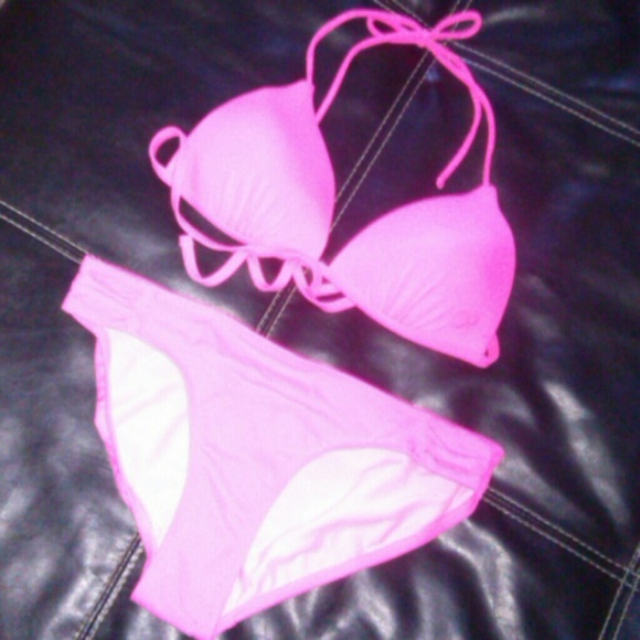 SOLD Offers please!! Brand new hot pink bikini - Picture 1 of 1