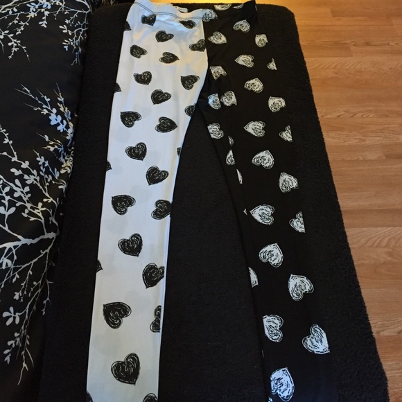 Super cute black and white leggings