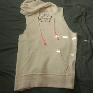 Sleevless hoodie