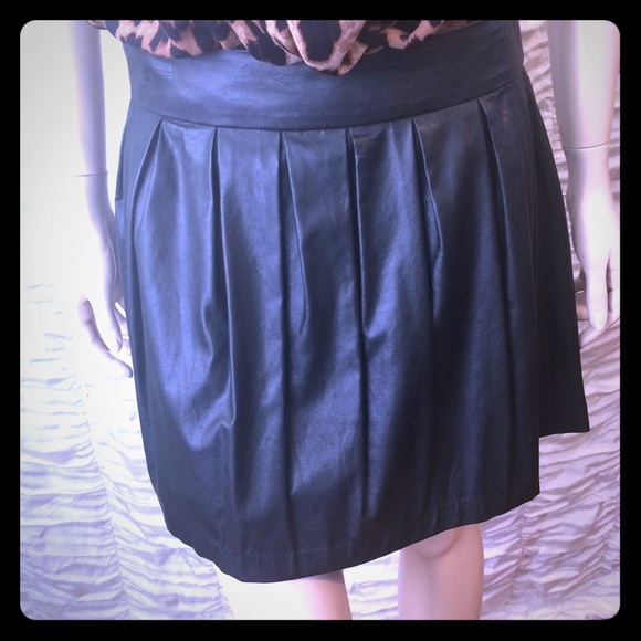 ❤️Black Faux Leather mini skirt❤️